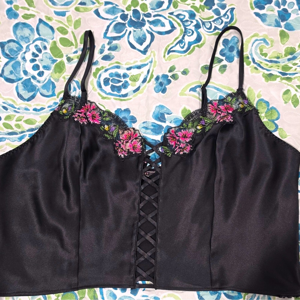 Victoria's Secret Embroidered Camisole XL New. Gorgeous!
